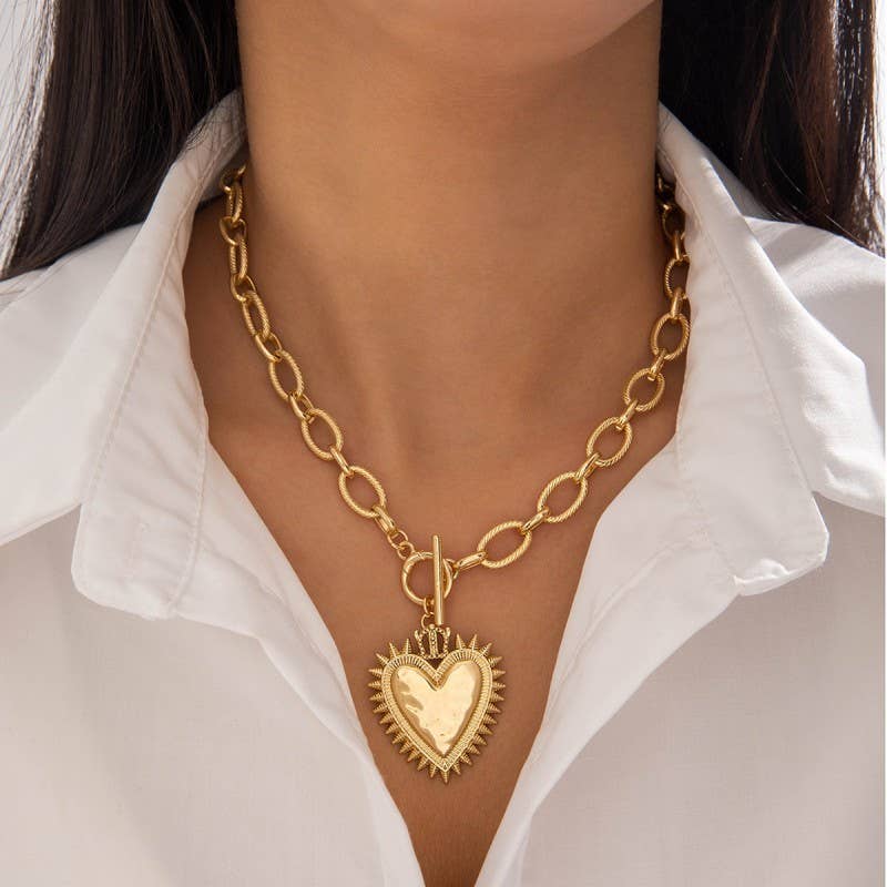 SPIKED HEART CHUNKY CHAIN TOGGLE NECKLACE