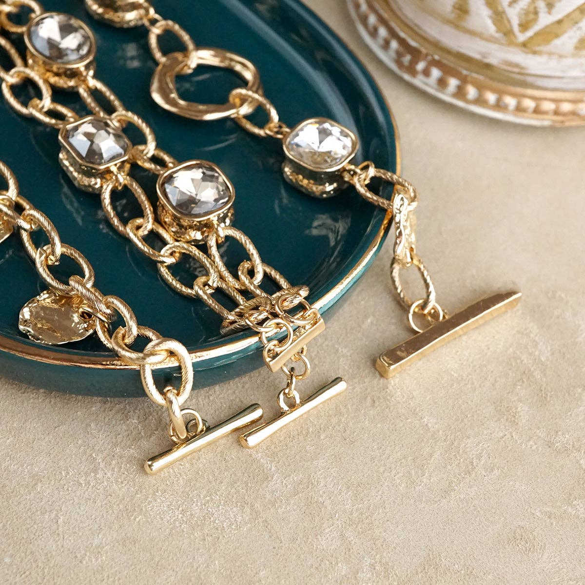 Brilliant Bond – Statement Chain Bracelets with Reflective Crystals