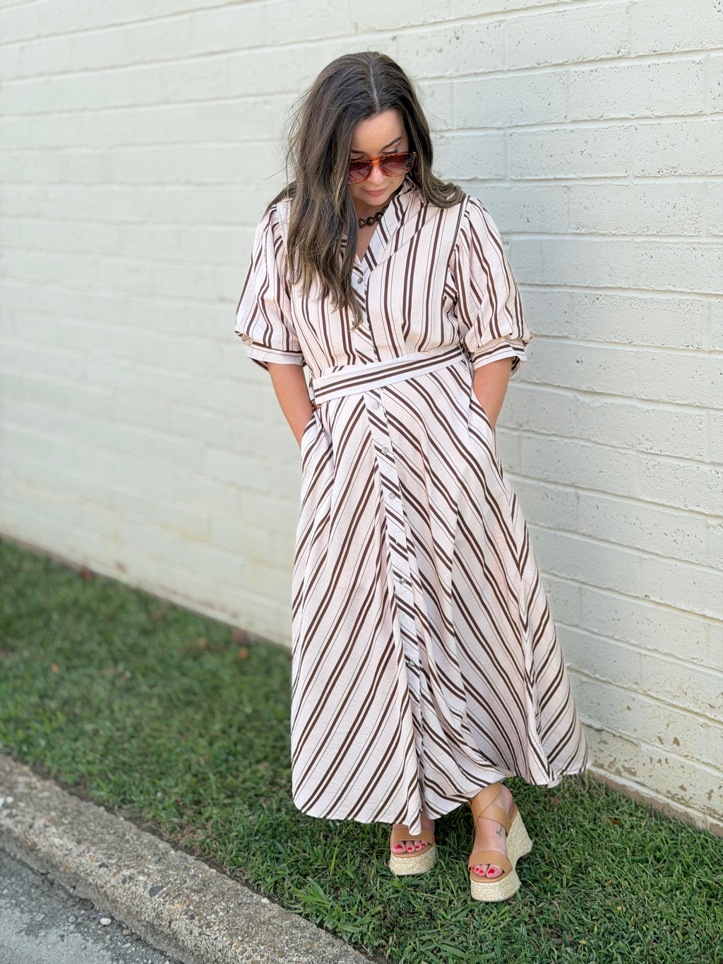 Stripe collared V-neck short puff sleeve midi dress