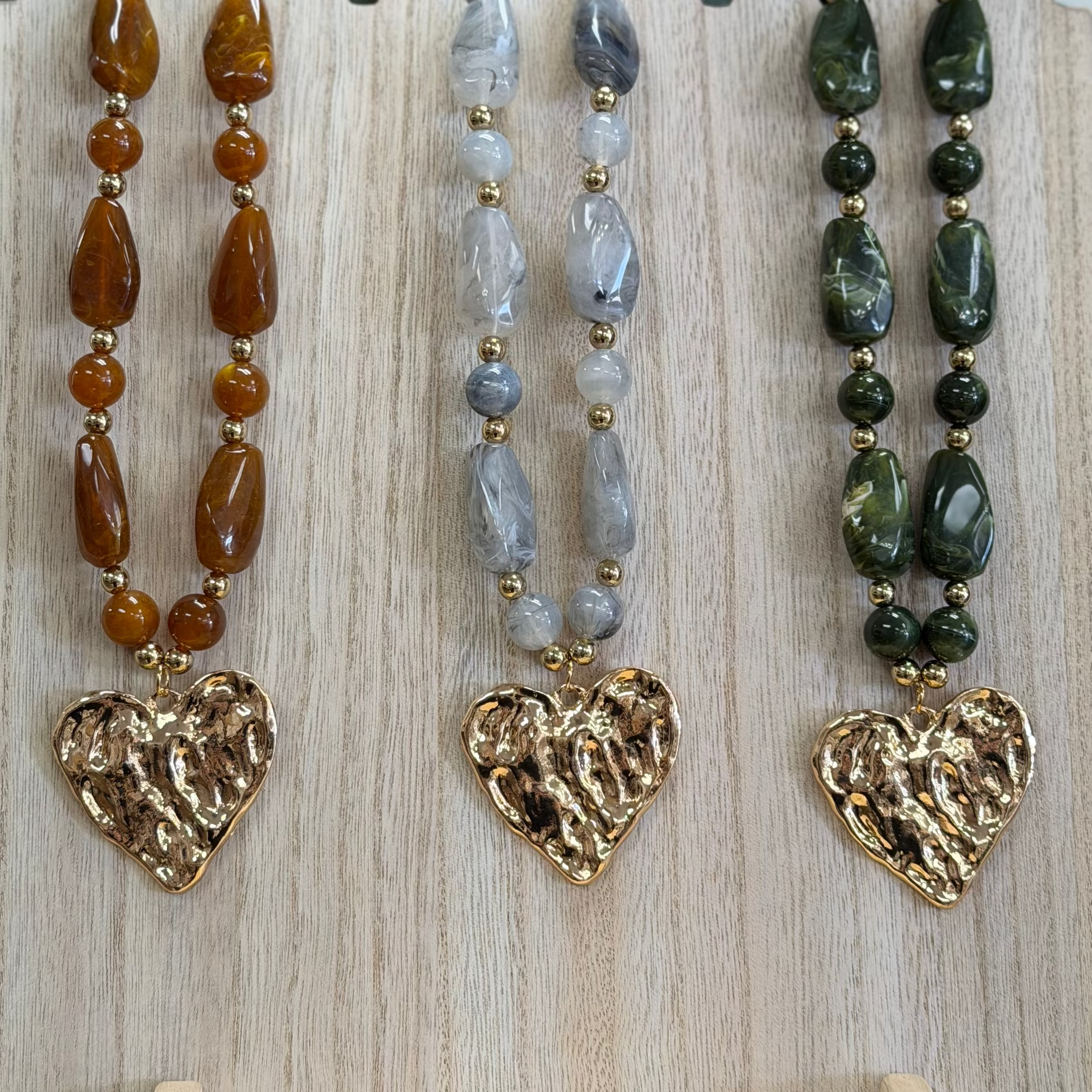 Hammered Heart Pendant Resin Beaded Necklaces | 40NK9662