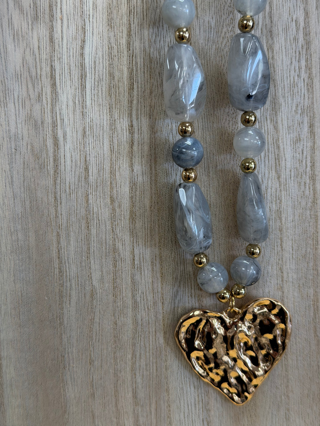 Hammered Heart Pendant Resin Beaded Necklaces | 40NK9662
