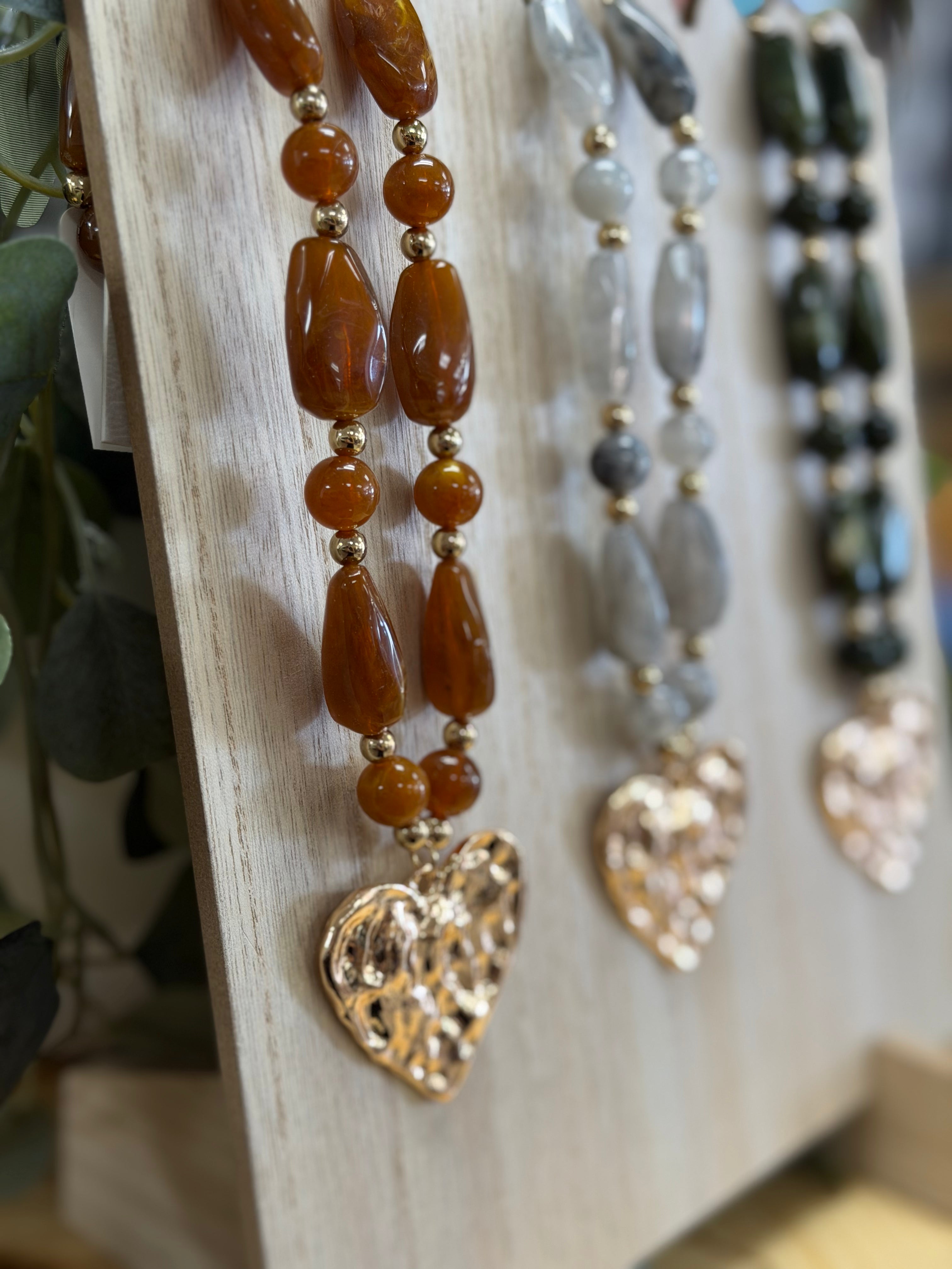 Hammered Heart Pendant Resin Beaded Necklaces | 40NK9662