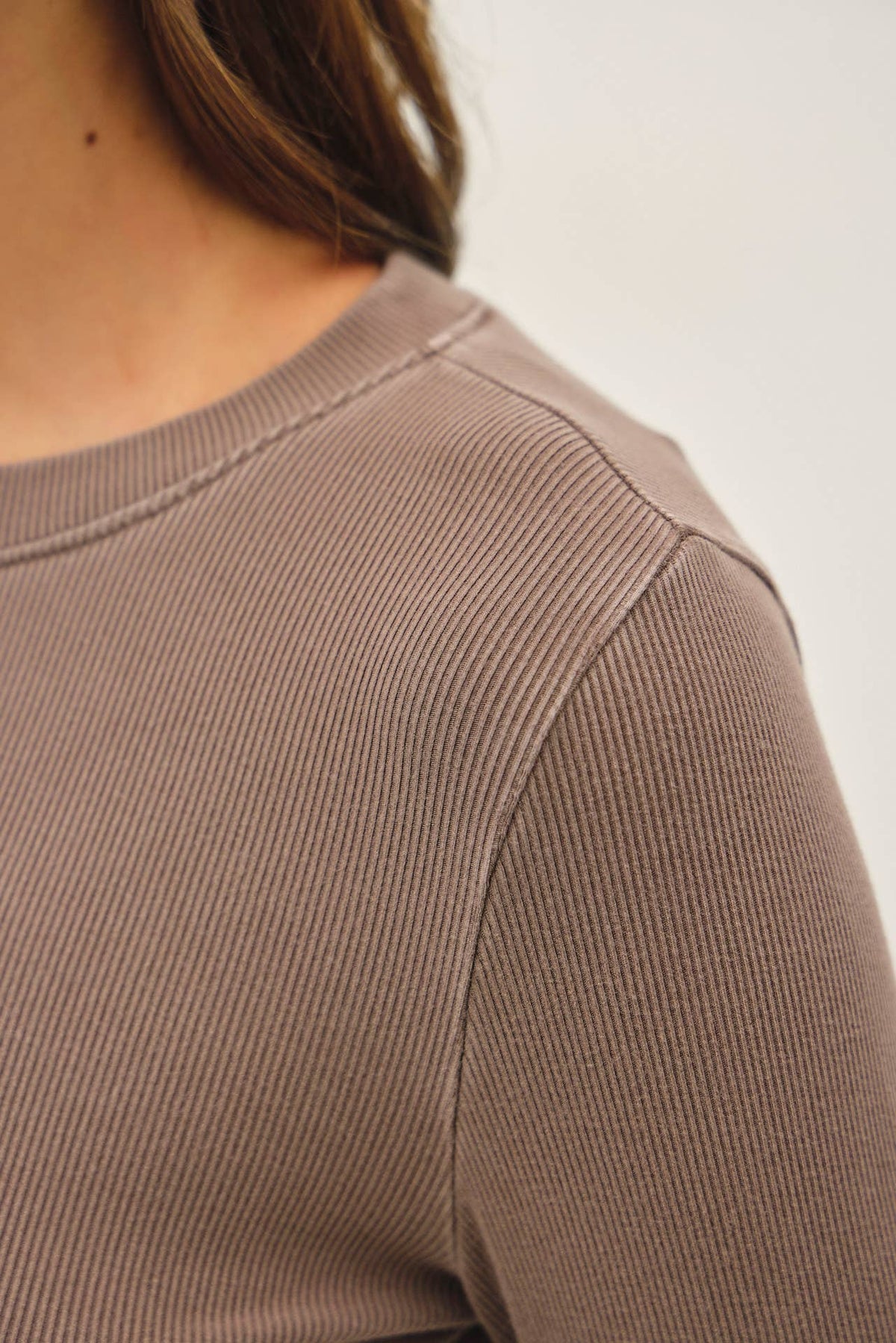 GARMENT DYE RIBBED CREWNECK LONGSLEEVE BASIC TOP