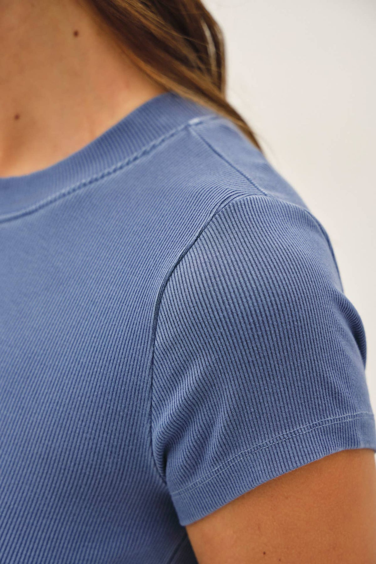 NEW COLOR-GARMENT DYE RIBBED CREW NECK TOP